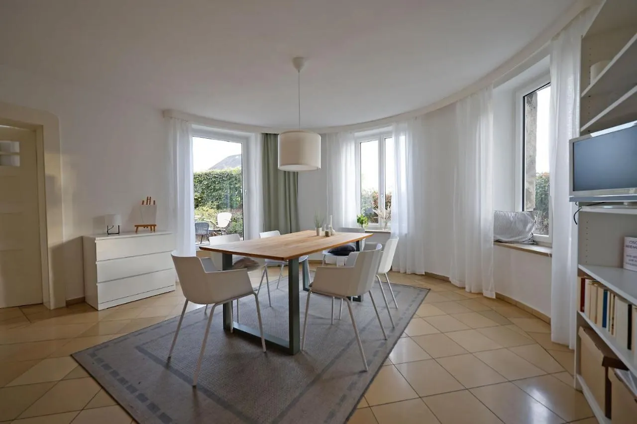 Paterre Wohnung In Der Rosa Villa Selb 0*,