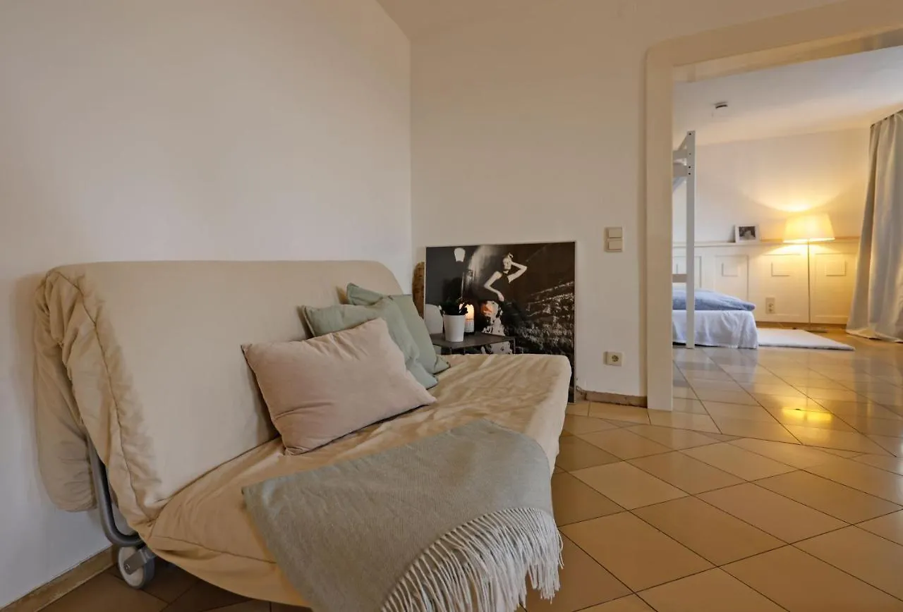 Paterre Wohnung In Der Rosa Villa Selb