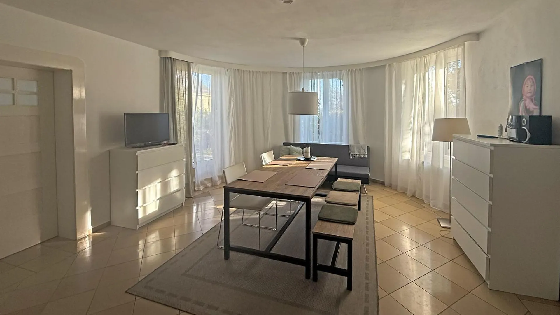 Apartment Paterre Wohnung In Der Rosa Villa Selb Germany
