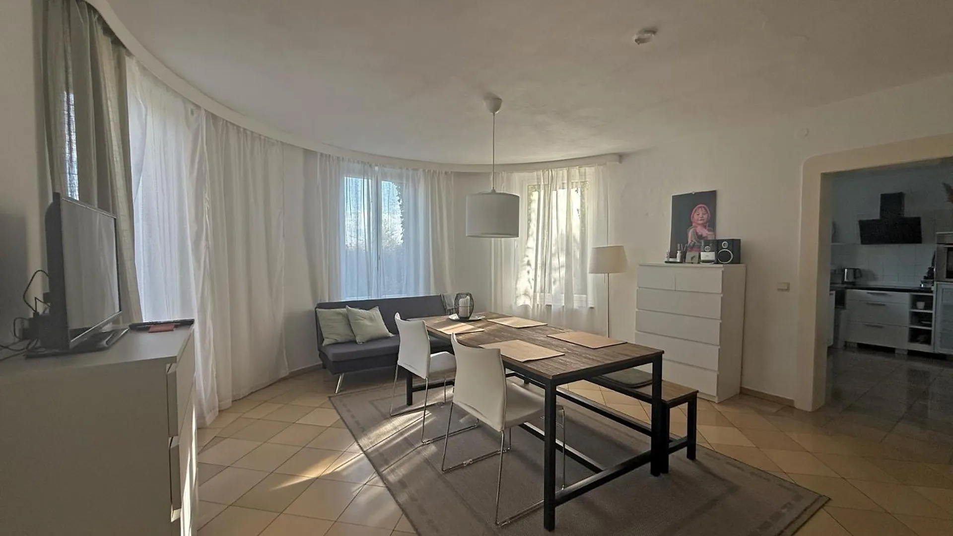 Apartment Paterre Wohnung In Der Rosa Villa Selb